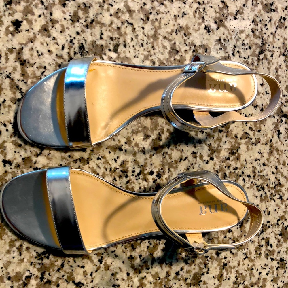 A.N.A Silver low heeled sandal Sz 11M